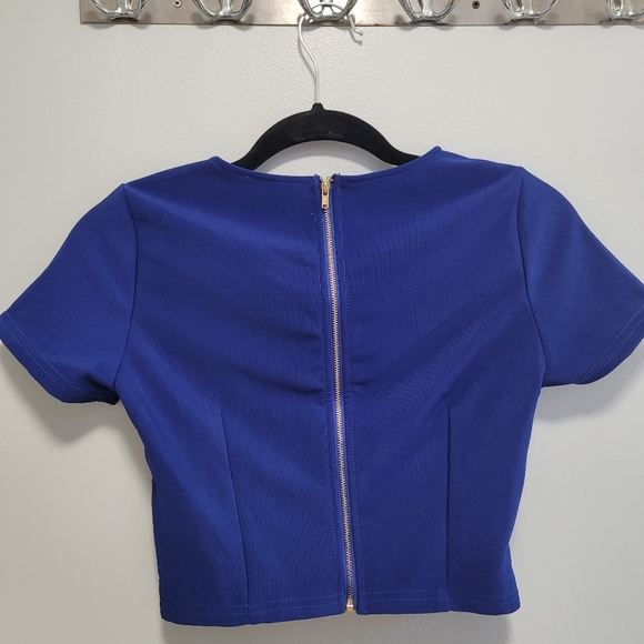 TOBI Cutout Crop-top - Picture 2 of 4